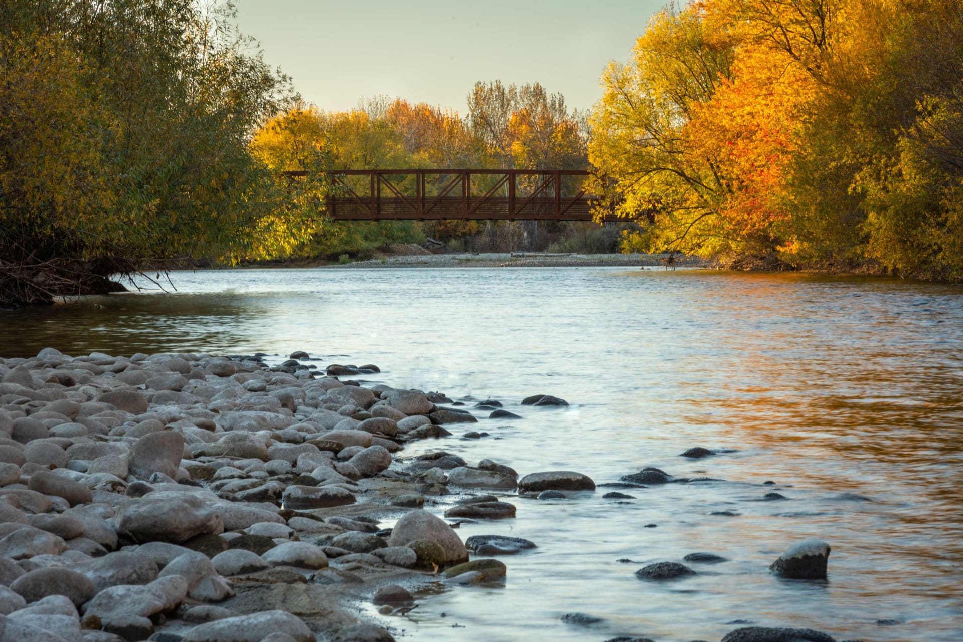 Caregivers helping older adults stay comfortable and connected at home in the Treasure Valley, Idaho
